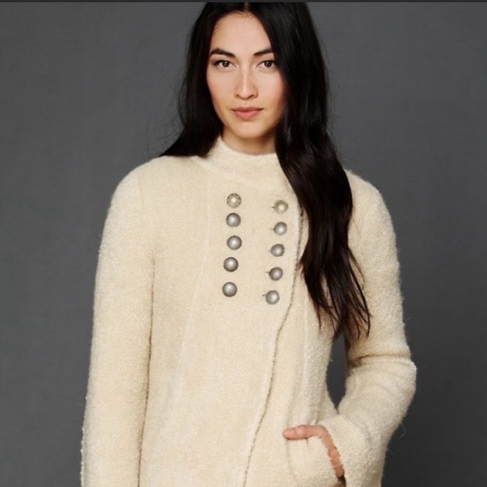 HOST PICK!📣FREE PEOPLE Sergeant Bell Sleeve
Jacket Cream Size M